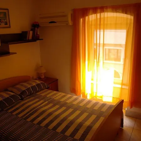 Hotell Damira 2*