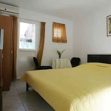 Hotell Damira 2*