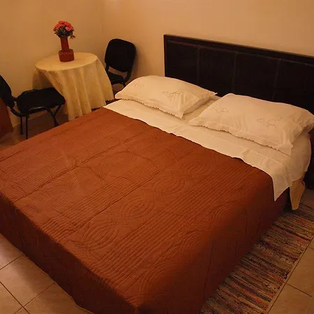 Hotell Damira 2*