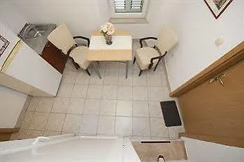 Hotell Damira 2*